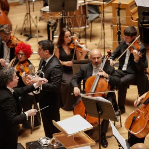 Gustavo Dudamel emociona Valencia con una ‘Resurrección’ histórica a favor de los damnificados de la DANA
