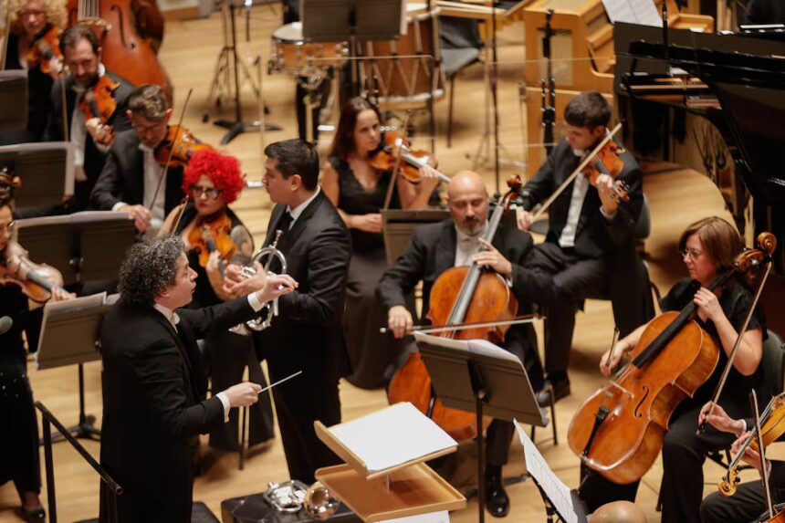 Gustavo Dudamel emociona Valencia con una ‘Resurrección’ histórica a favor de los damnificados de la DANA